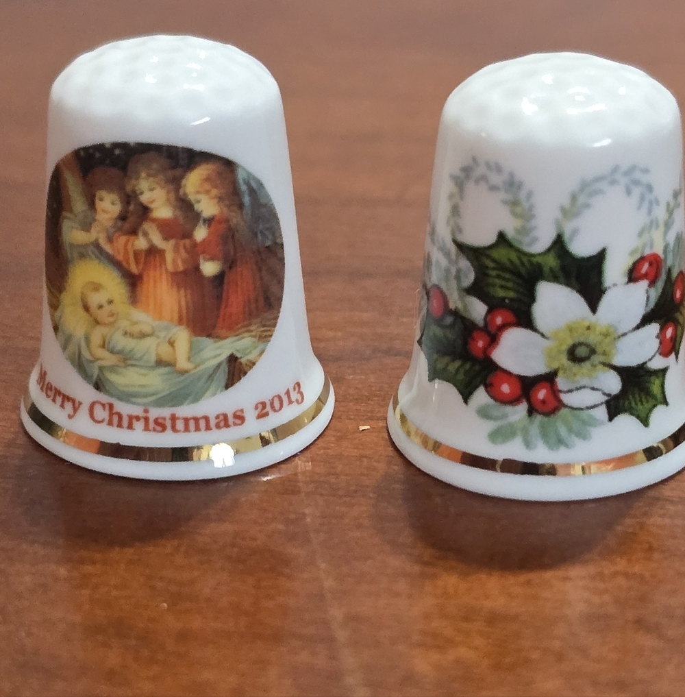 Cottage Thimbles Christmas Nativity 2013 Holly Berry Fine Bone China Qty 2